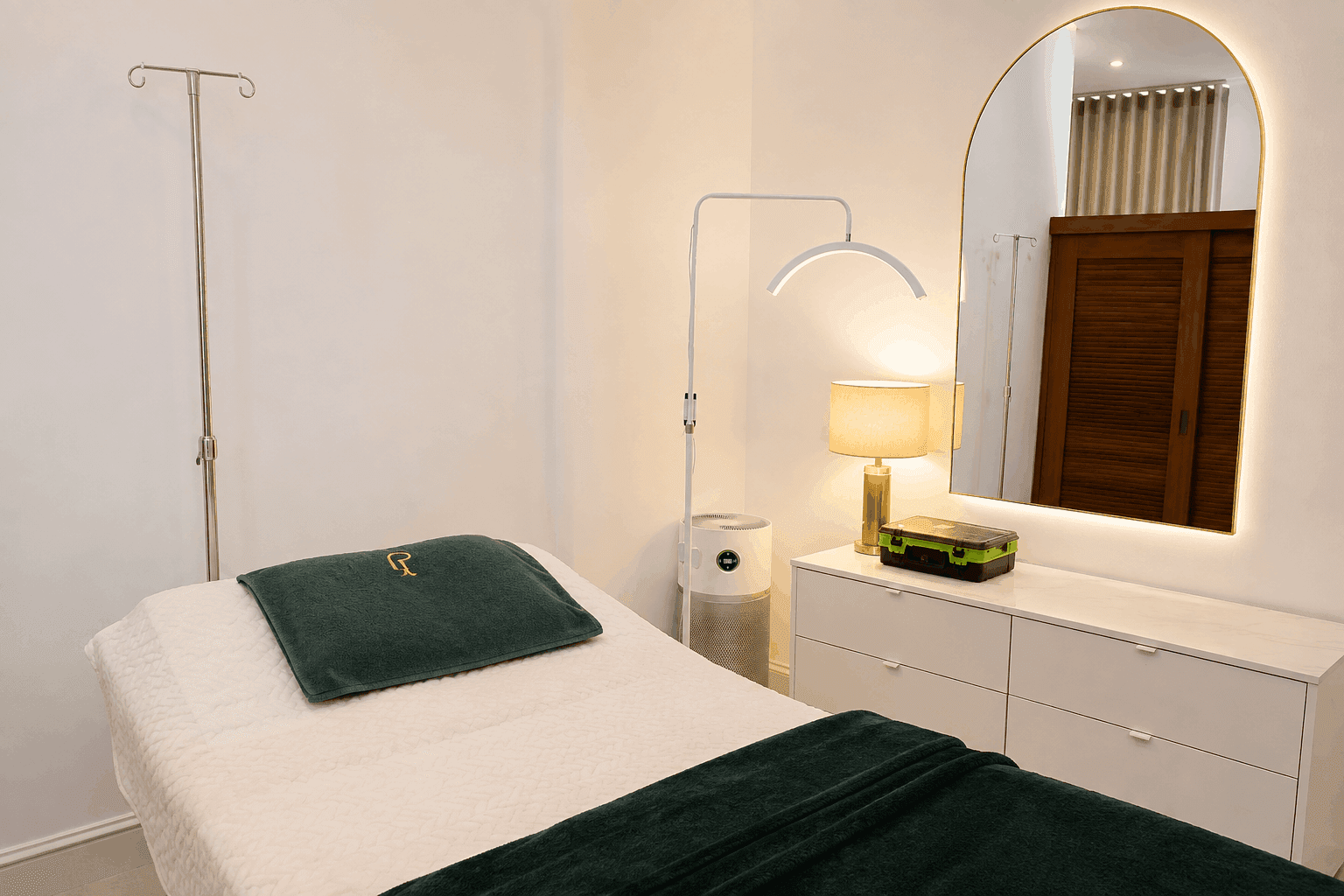 Treatment suite representing Reneú follow-up and aftercare.