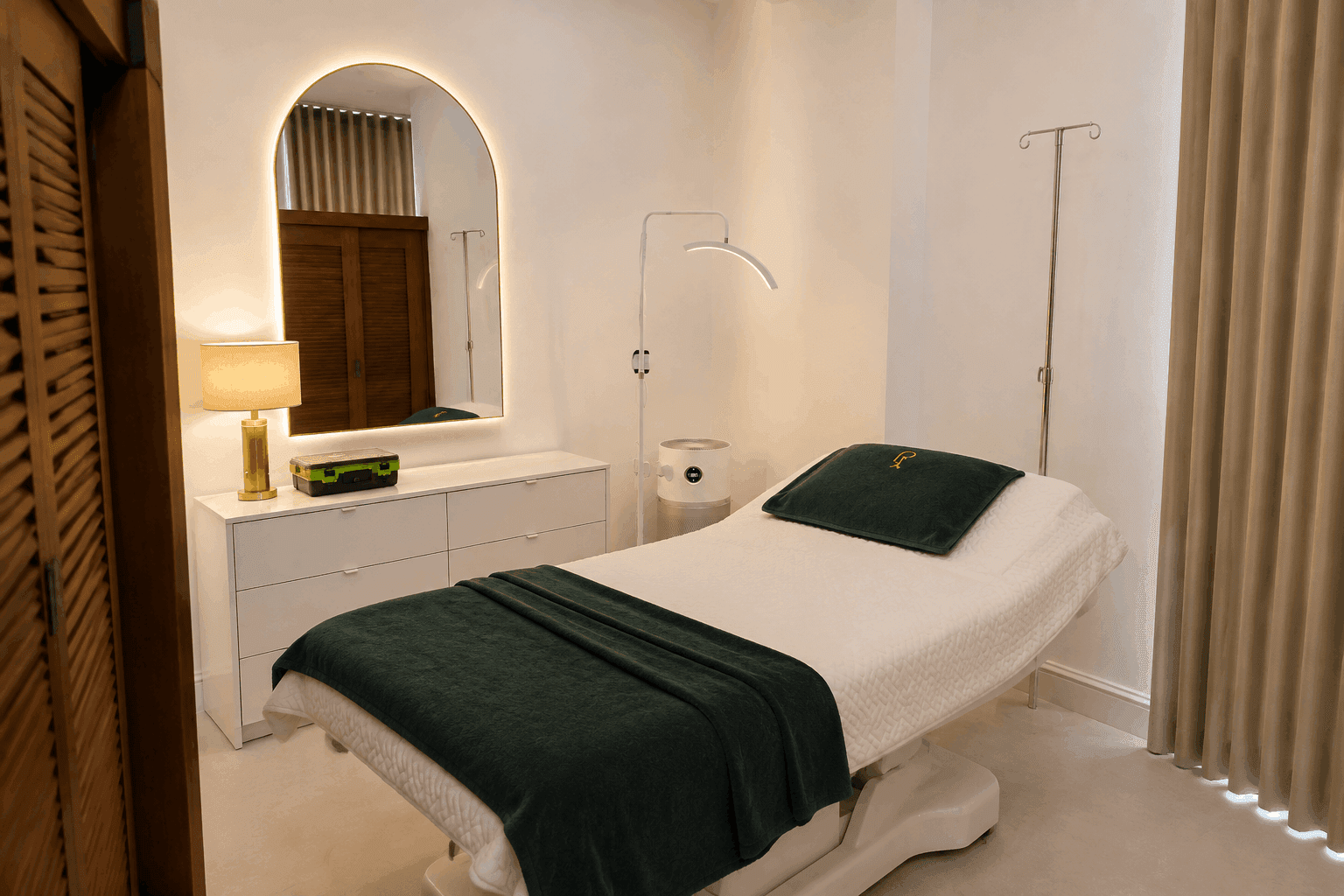 Private Reneú treatment suite with warm ambient lighting.